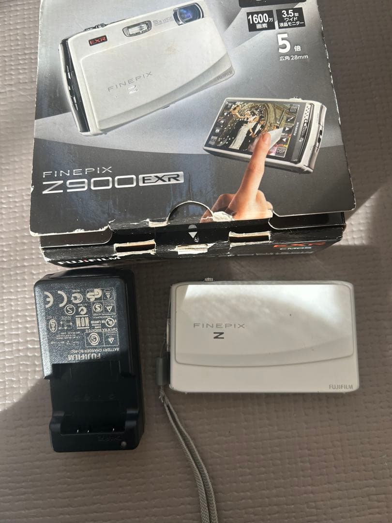 FUJIFILM FINEPIX Z900EXR デジタルカメラ　本体