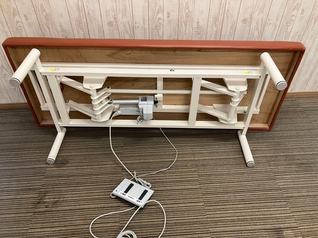 高田電動ベッドレザーライトブラウン180×70×45〜83新品クッション付き