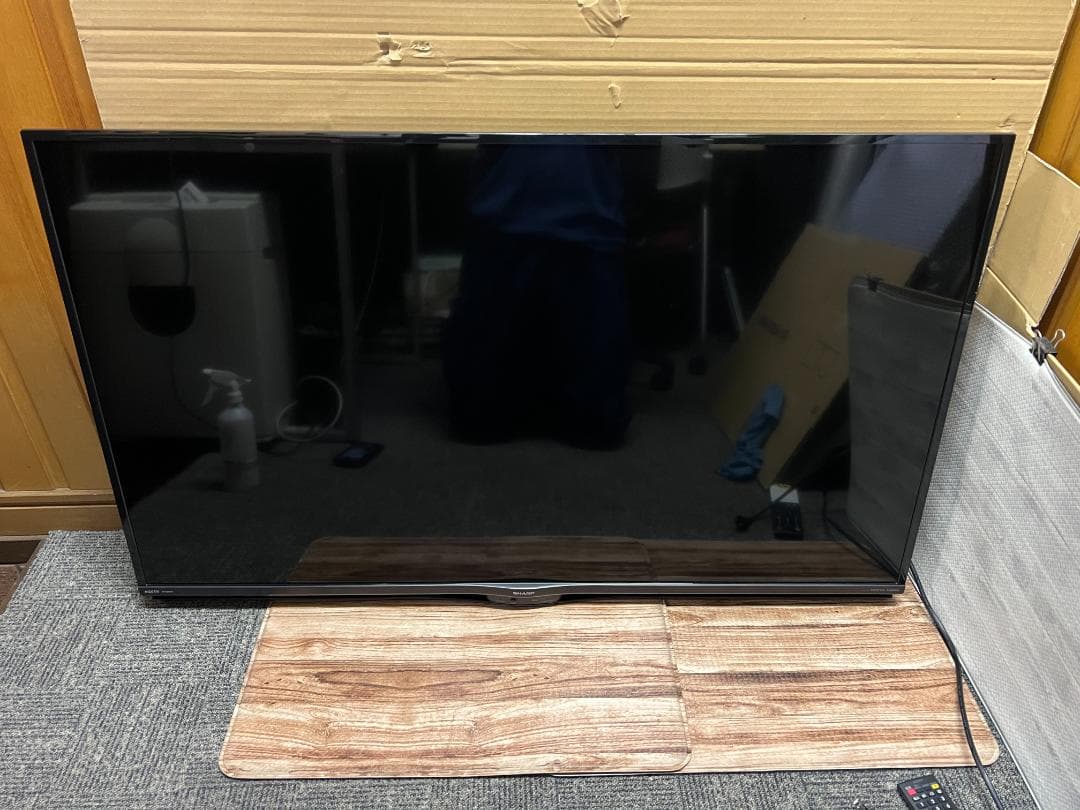 シャープ 4K対応液晶テレビ AQUOS 4T-C50AJ1 壁掛け　画面線あり