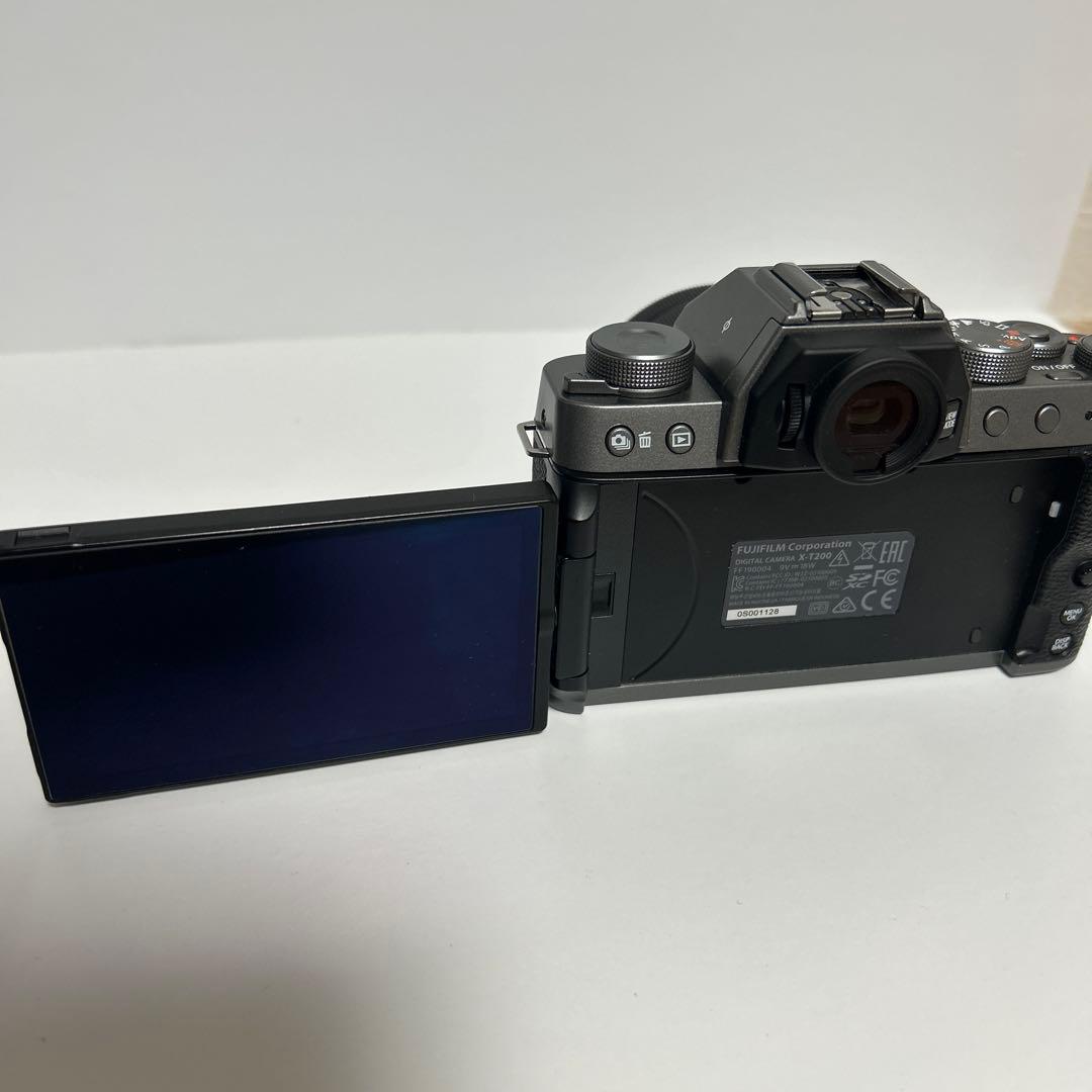 Fujifilm X-T200 シルバー　XC 15-45mm