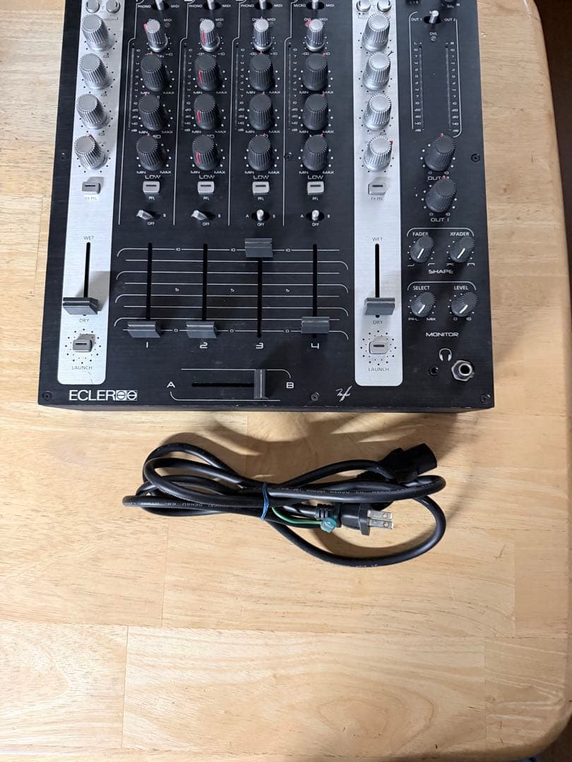 r*3様 ECLER EVO 4 ジャンク