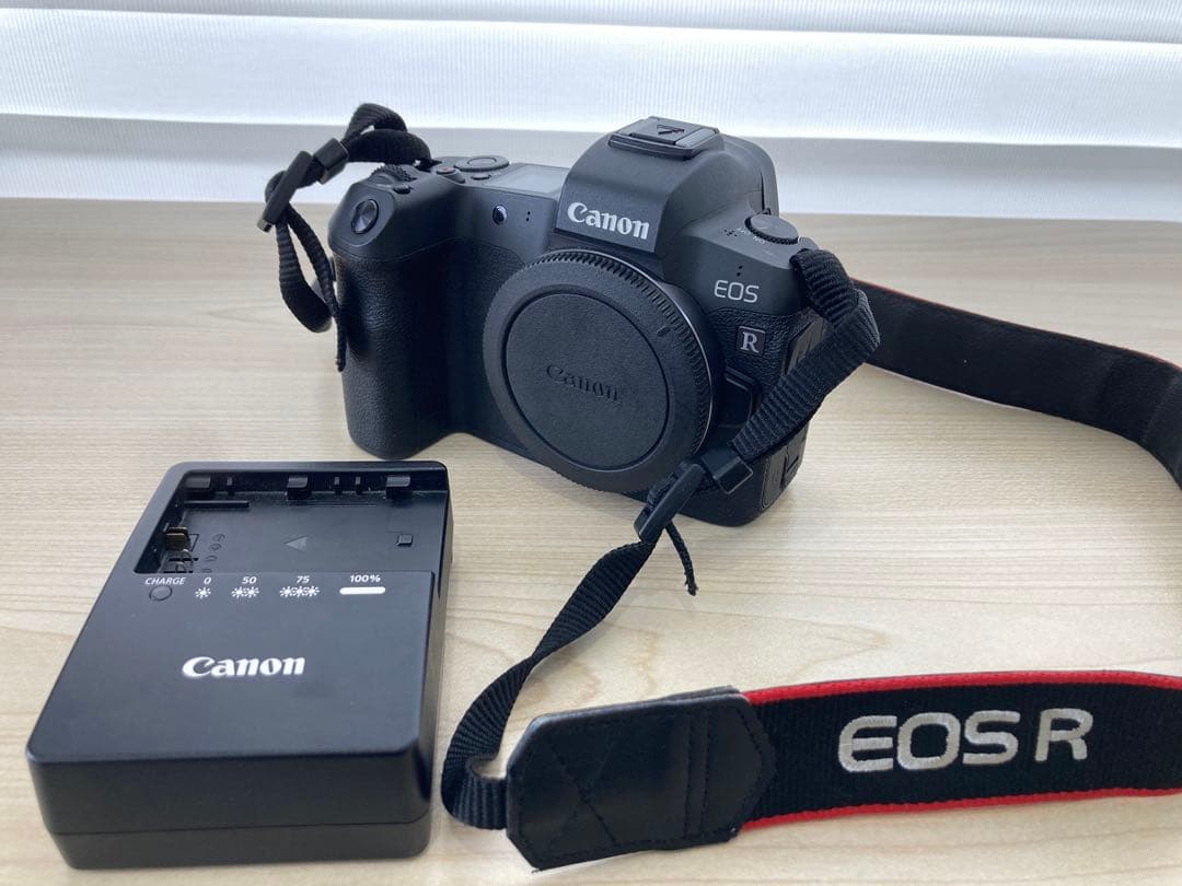 Canon EOS R ミラーレスカメラ 本体とバッテリーチャージャー