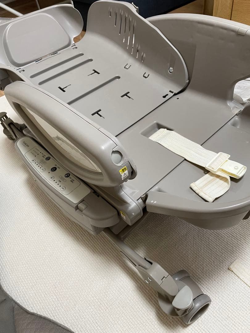 (送料込みに変更)Aprica ユラリズム　オート　ベビーチェア