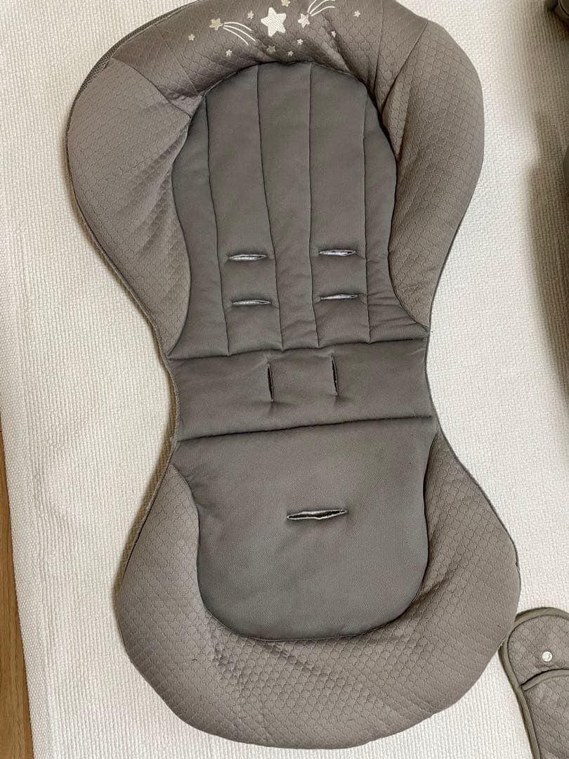 (送料込みに変更)Aprica ユラリズム　オート　ベビーチェア