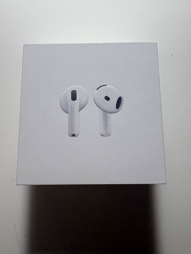 AirPods第4世代本体 ホワイト 充電ケース付き