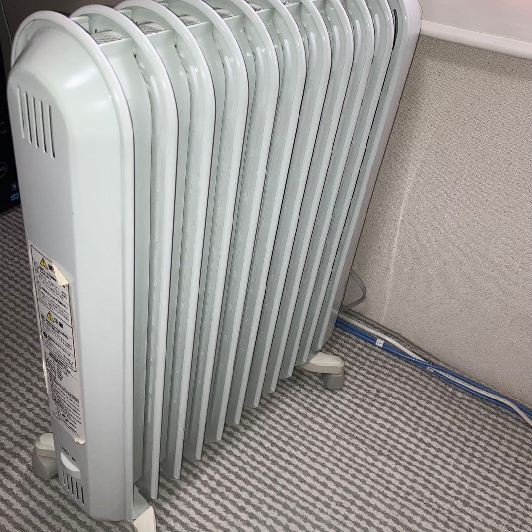 デロンギ 社製　オイル密閉式ラジエター型ヒーター　V551115EFS 伊製