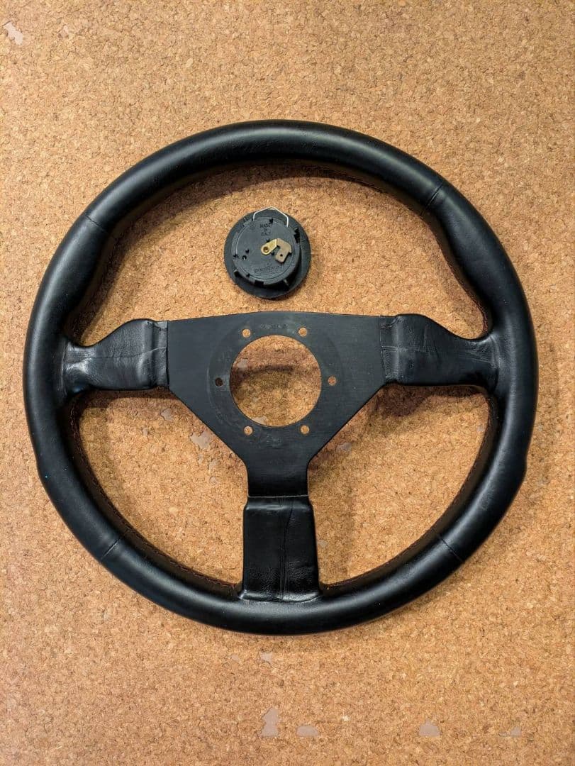 パーソナル　ステアリング　ホーンボタン付き