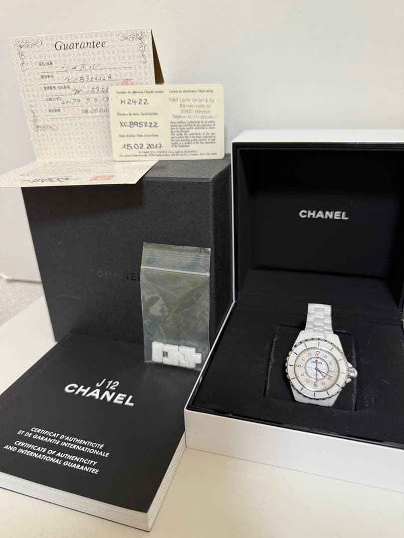 【訳あり】シャネルJ12 8Pダイヤ 33mmシェル ホワイト