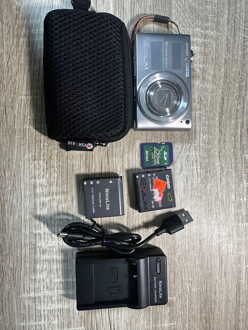 美品　Casio EXFILM EX-Z200 付属品完備　バッテリー2つ