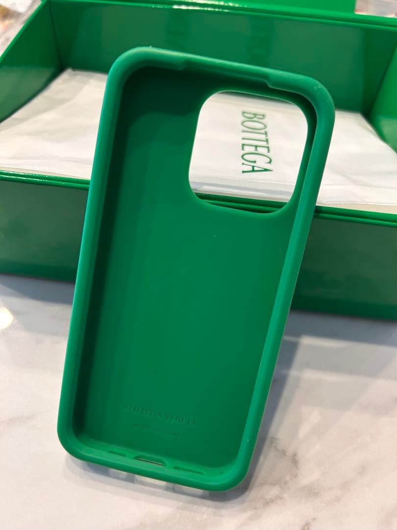 BOTTEGA VENETA グリーン iPhoneケース　16pro