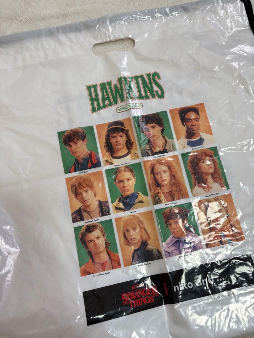 STRANGER THINGS コラボ スプレーアソートロングTシャツ Lサイズ