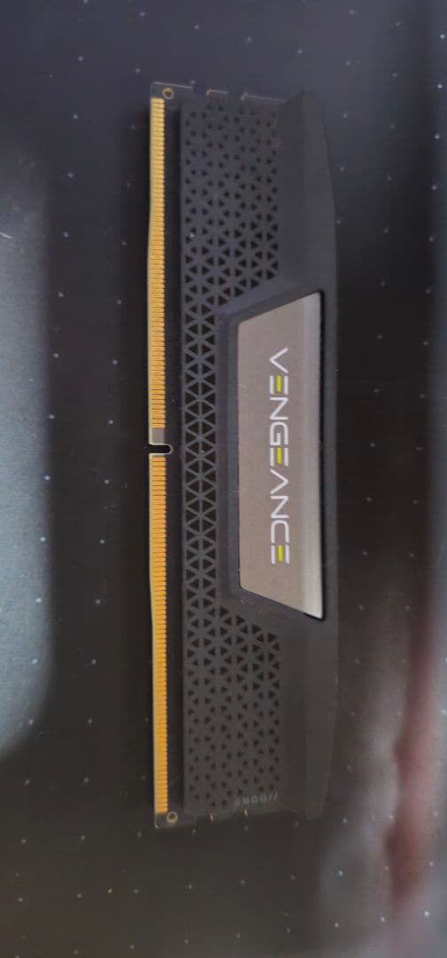 CORSAIR VENGEANCE DDR5 16GB メモリ