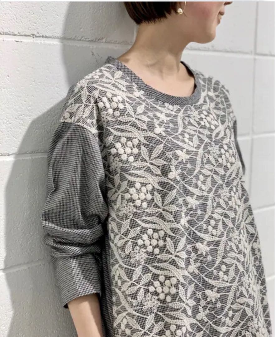 一度のみ試着　美品　ビアズリー フロント刺繍ワンピース