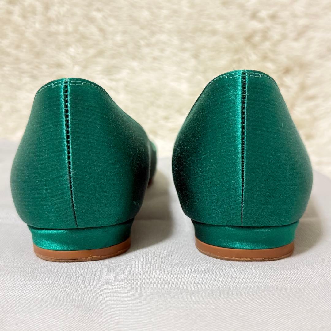 マノロブラニク ハンギシ フラット 箱/保存袋付 パンプス サテン ビジュー