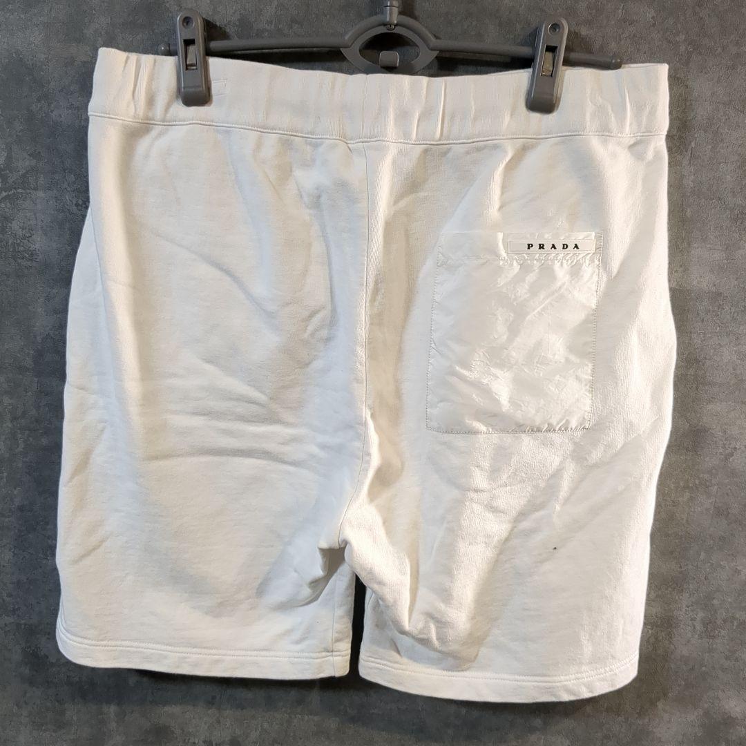 PRADA ホワイト ショートパンツ
