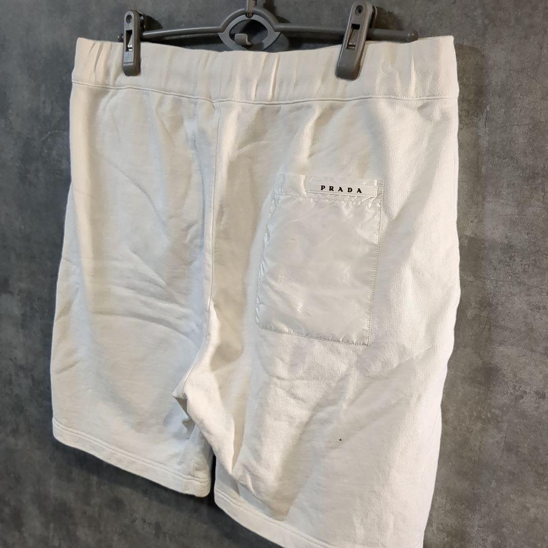 PRADA ホワイト ショートパンツ