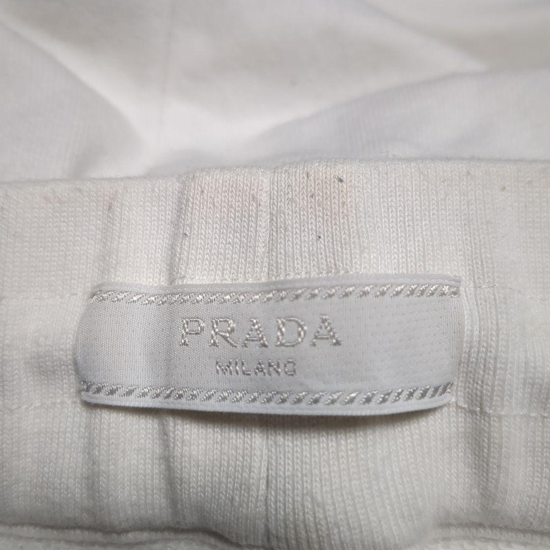 PRADA ホワイト ショートパンツ