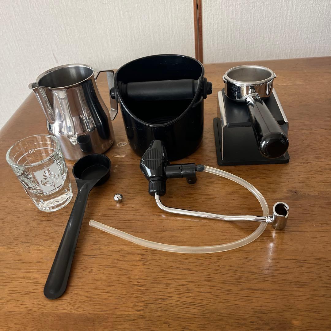 La pavoni Europiccolaとタンパーなどを含めたセット品