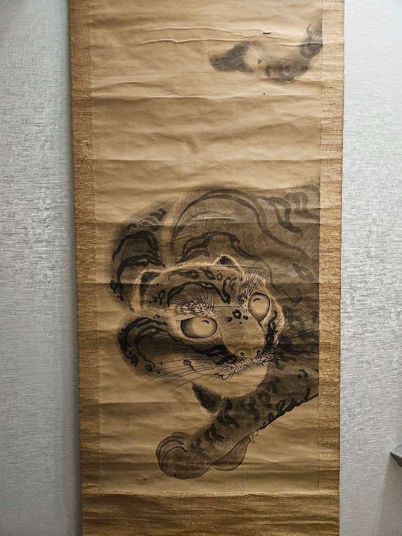 李朝虎図　無名　印鑑あり　水墨画 　掛軸