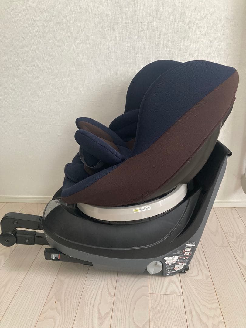 Combi チャイルドシート ネイビー/ブラウン