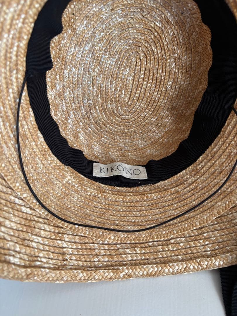 KIKONO ベージュ 麦わら帽子 黒リボン