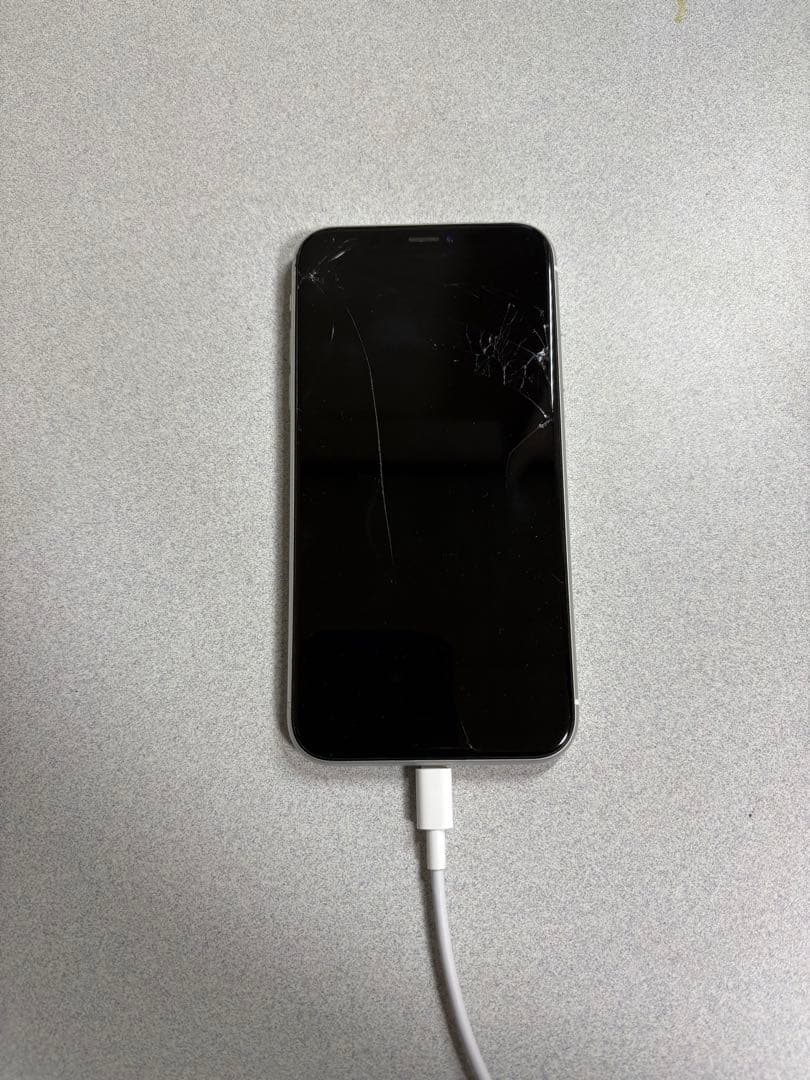 iPhone XR 128G ホワイト SiMロック解除済 ジャンク扱い