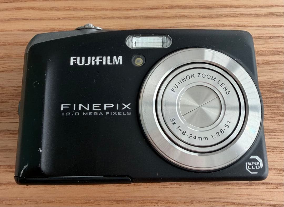 動作品　FUJIFILM FinePix F60fd デジタルカメラ　ブラック