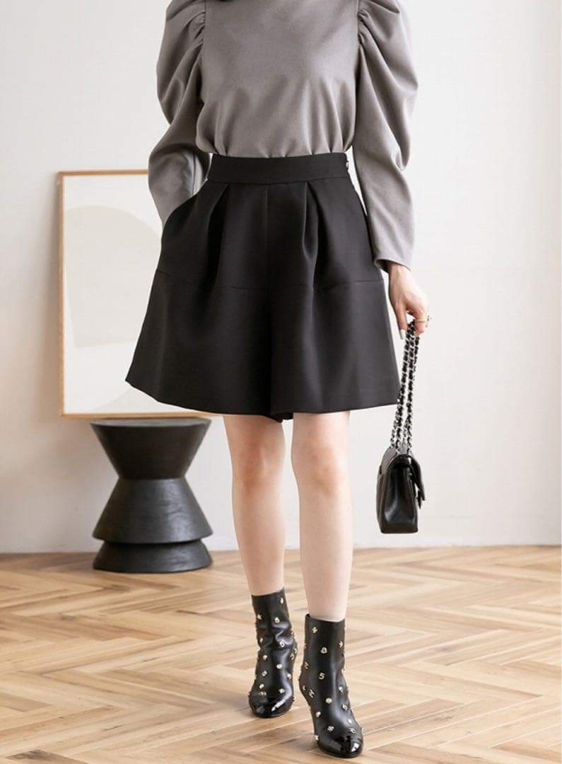 n　トレフルプラスワン　タックショートパンツ