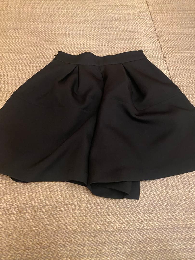 n　トレフルプラスワン　タックショートパンツ