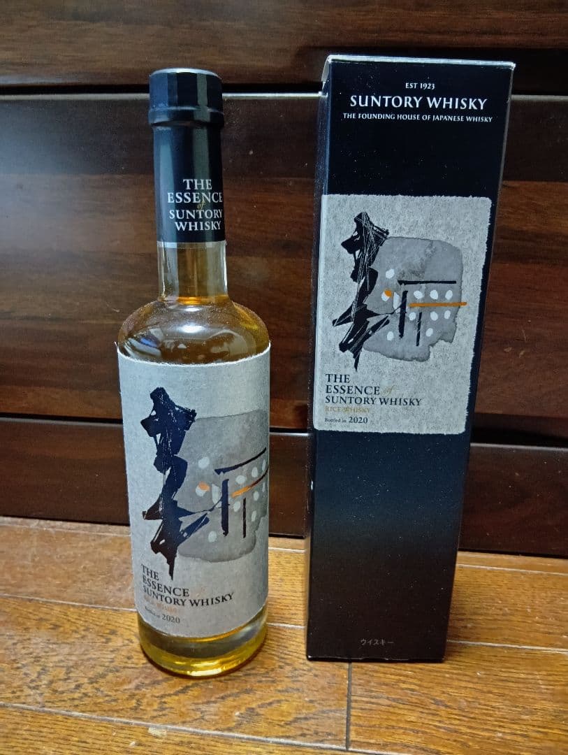 サントリー THE ESSENCE OFWHISKY 700ml
