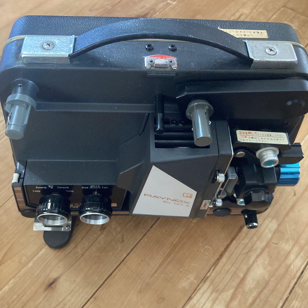 古い映写機とカメラ　reynox