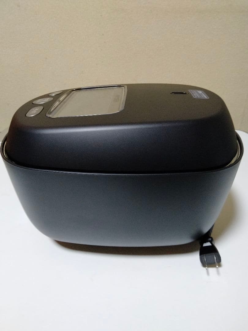 未使用品タイガー炊飯器 3.5合 土鍋圧力IH ブラック JRX-T060KT