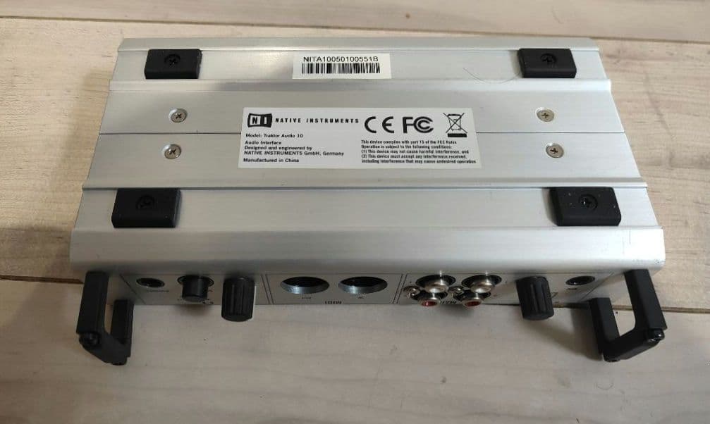 DJ機材 Traktor Scratch A10