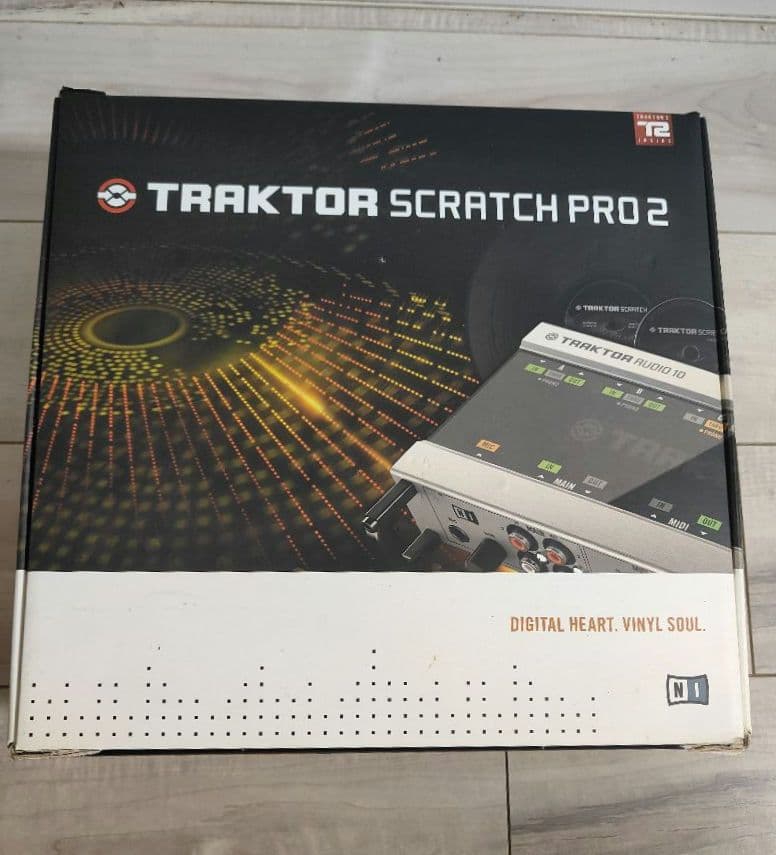 DJ機材 Traktor Scratch A10