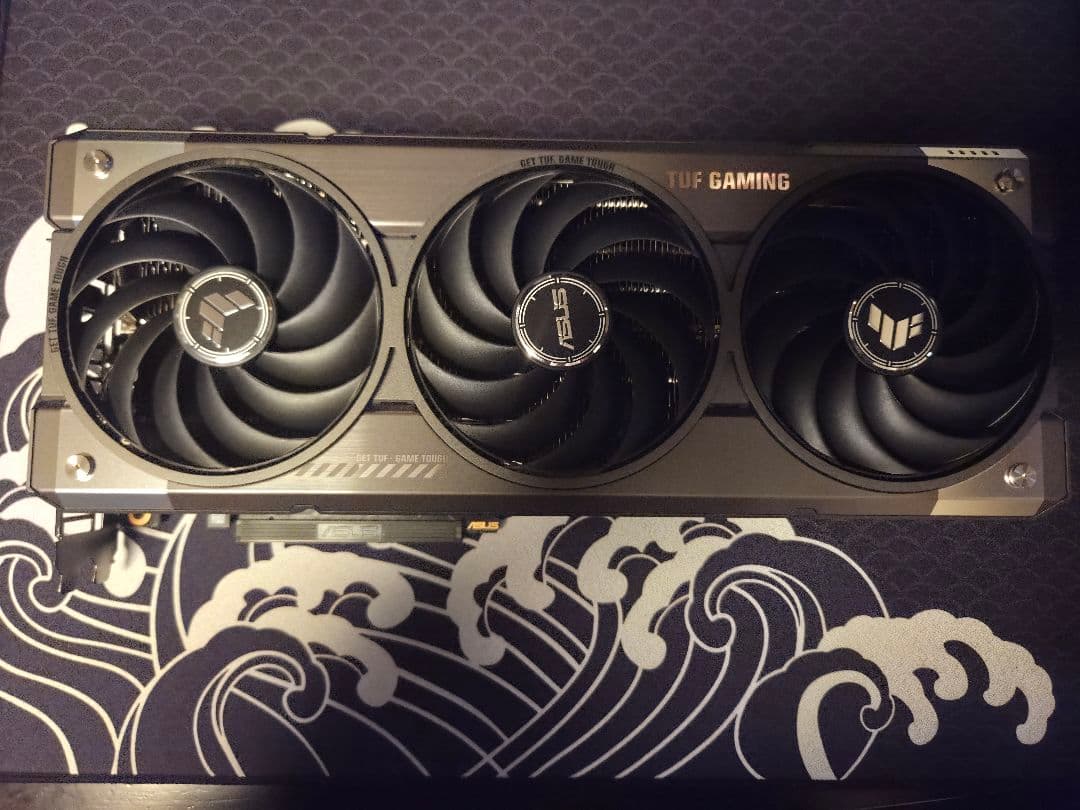 グラフィックボード・グラボ・ビデオカード ASUS TUF Radeon RX 9070 XT O16G