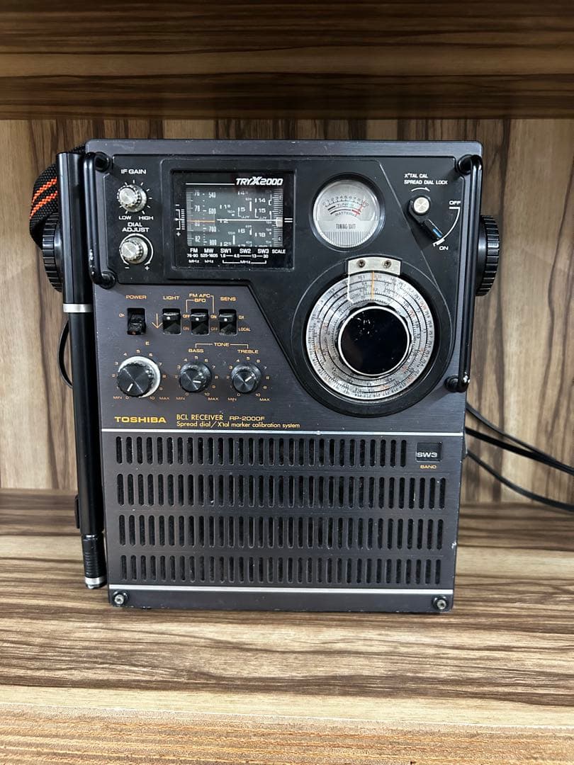 TOSHIBA TRK-2000 ラジオ・カセットプレーヤー