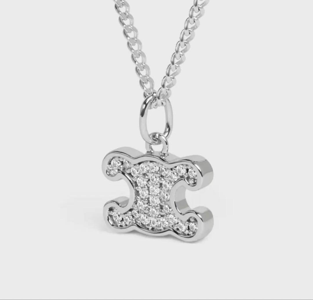 セリーヌトリオンフネックレス