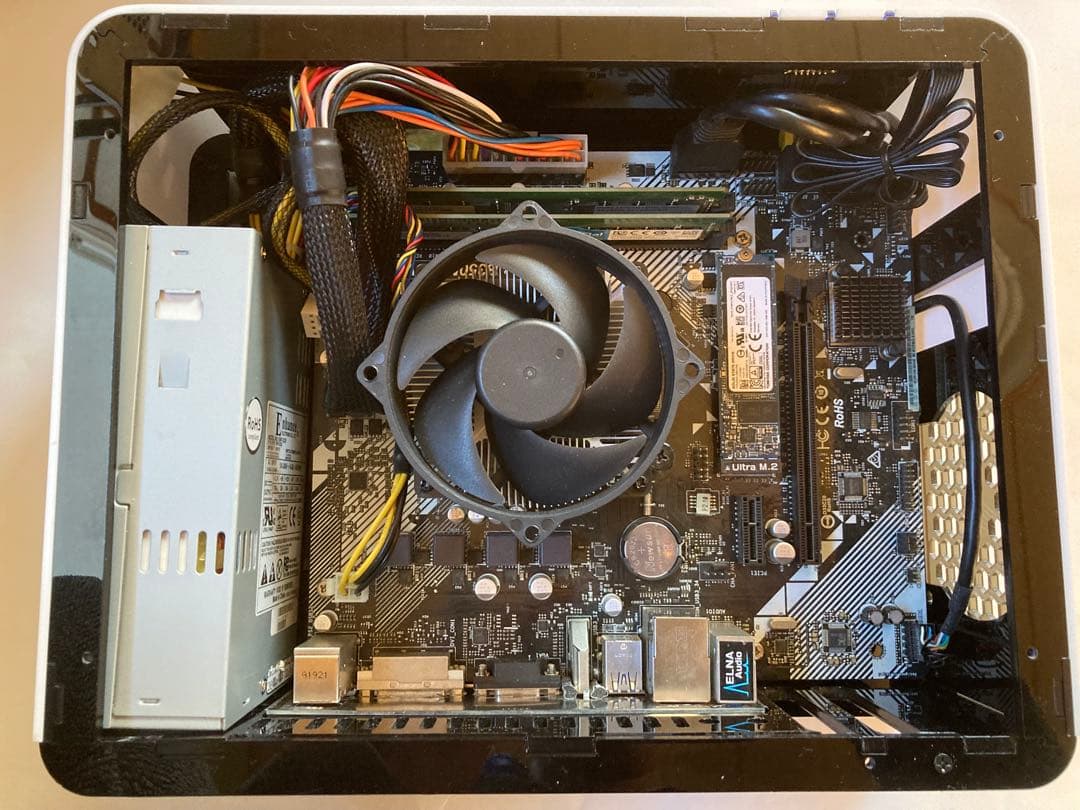 自作 コンパクトデスクトップ PC Ryzen5 2400G Windows10