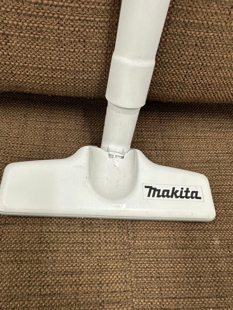 ② マキタ CL108FD サイクロン付 掃除機 充電式