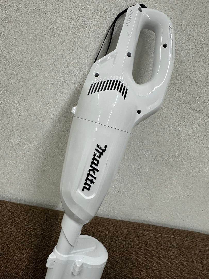 ② マキタ CL108FD サイクロン付 掃除機 充電式