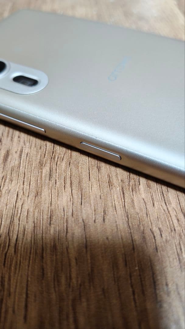 美品おまけ付き！ arrows We2 Plus M06 シャンパンシルバー