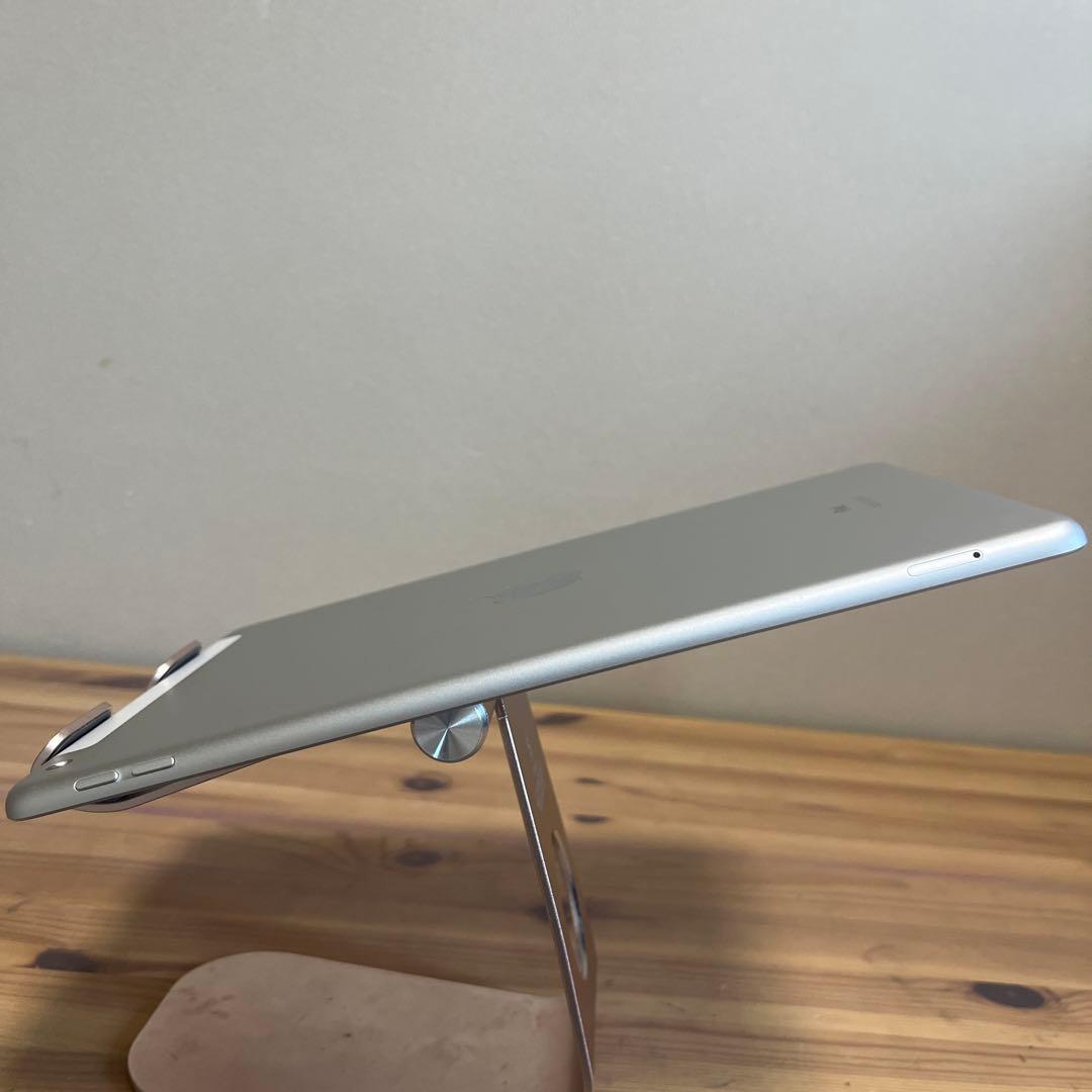 超美品！iPad 7世代 32G Wi-Fi + Cellular SIMフリー