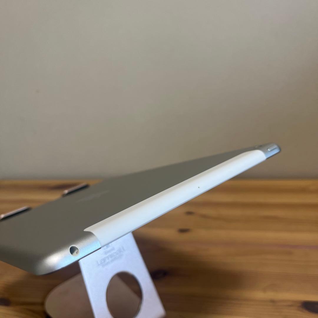 超美品！iPad 7世代 32G Wi-Fi + Cellular SIMフリー