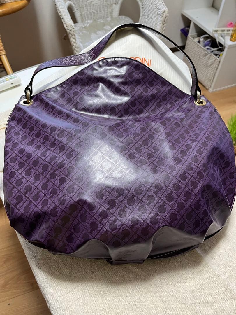 ゲラルディーニ　紫バッグ極美品