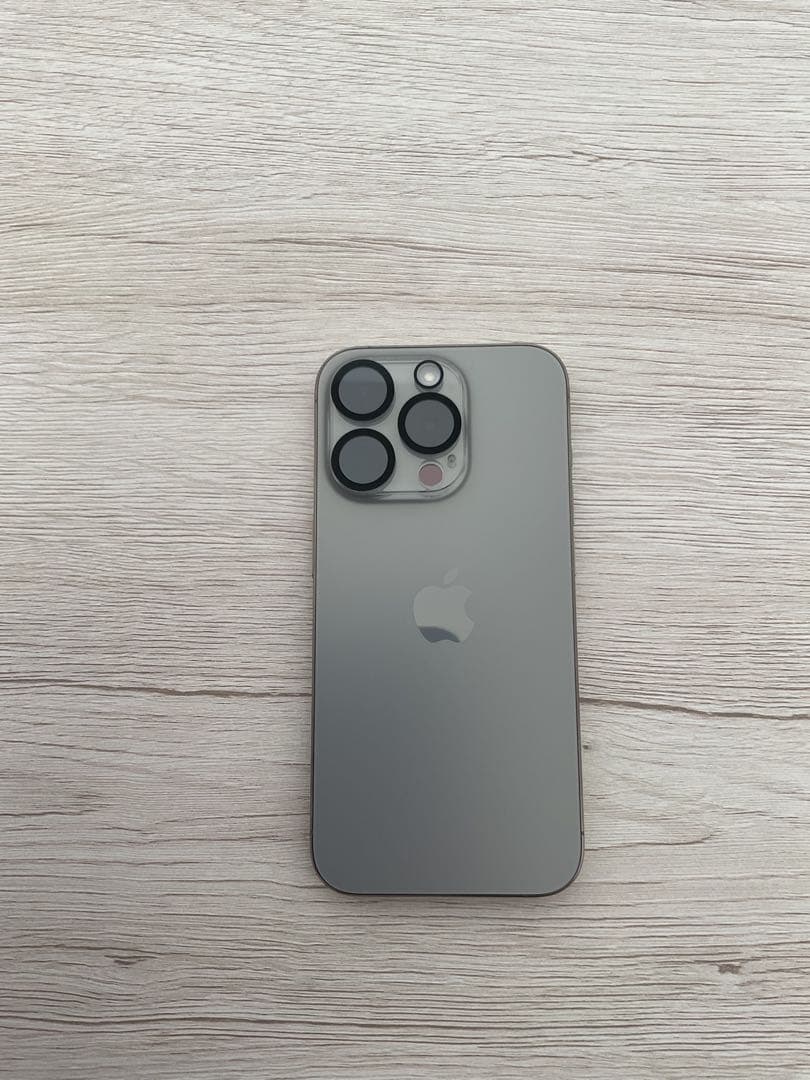 iPhone 15 pro本体(ホワイトチタニウム)