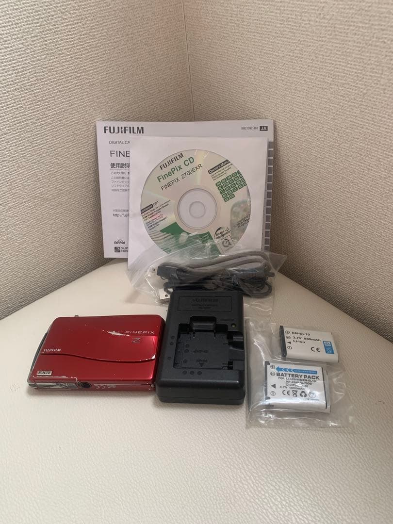 フジフィルム　FUJI Ｚ７００EXR 本体　レッド　コンデジ　箱有　中古動作品