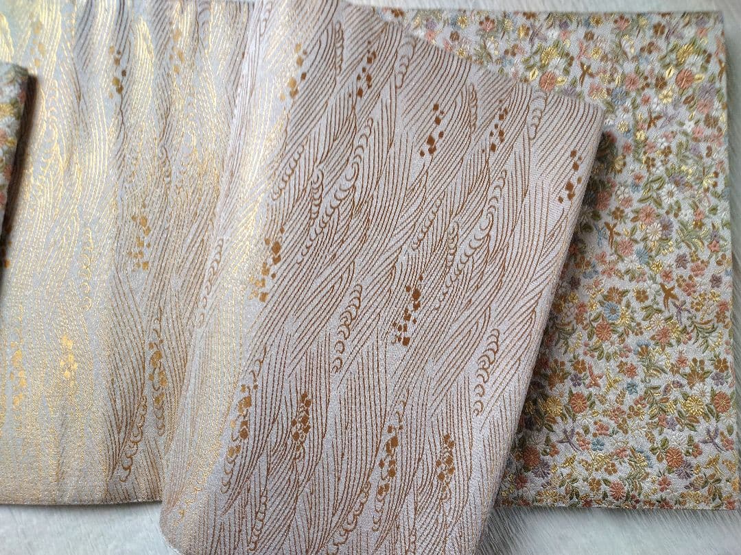 豪華な多色金糸袋帯