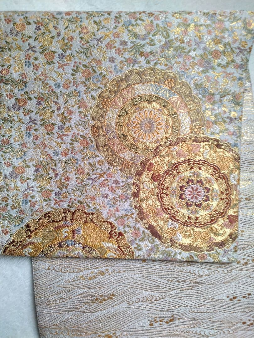 豪華な多色金糸袋帯