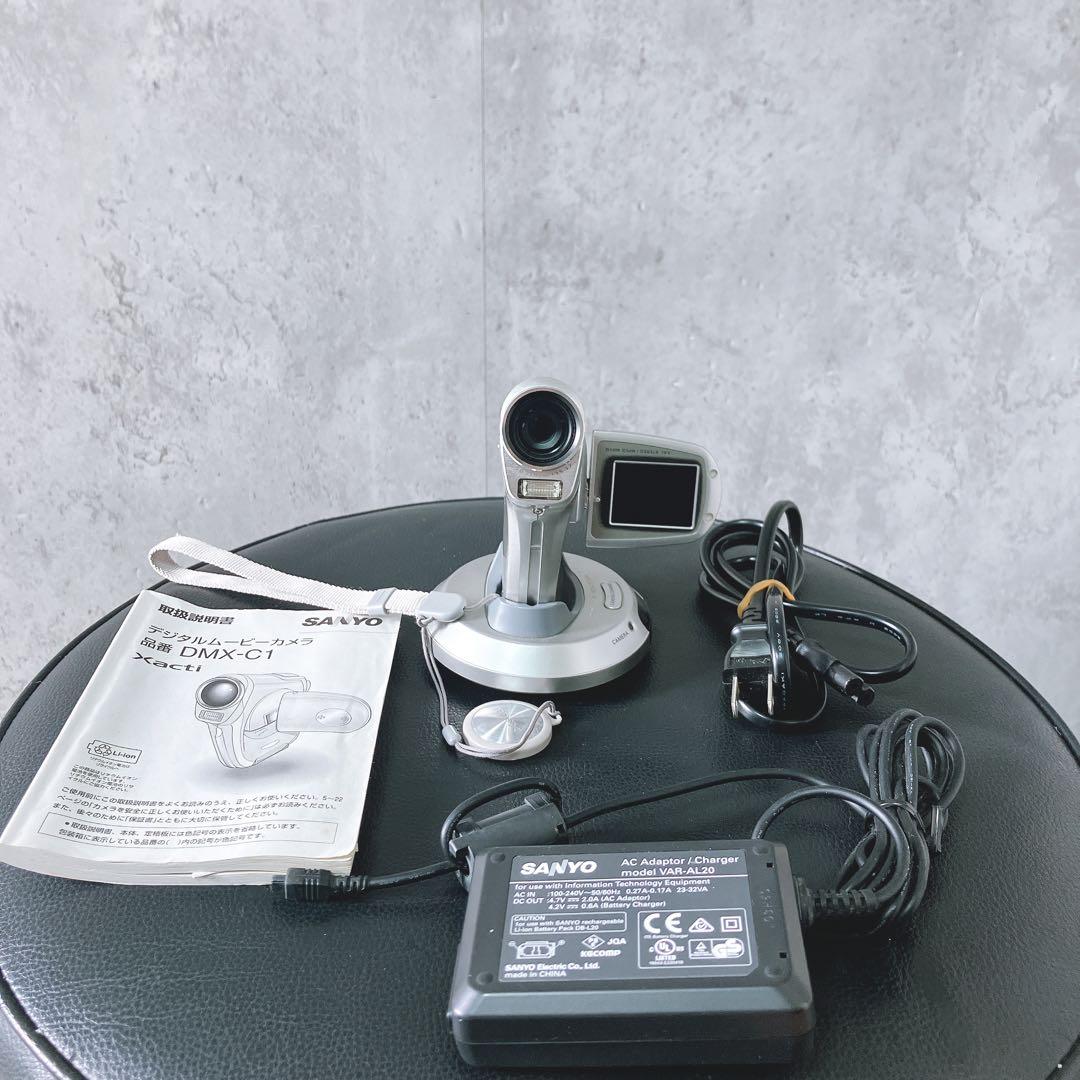 【良品】サンヨー ザクティ デジタルカメラ ハンディ DMX-C1