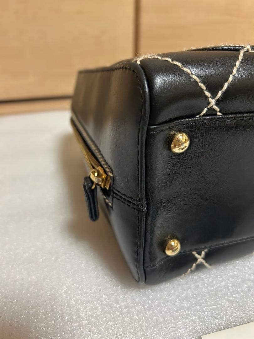 美品　シャネル　CHANEL ハンドバッグ　白ステッチ